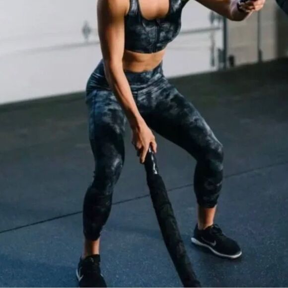 Zyia Active Stonewashed Leggings - Picture 4 of 5